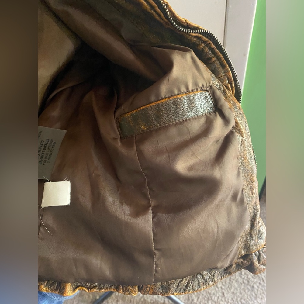 Wilson’s Leather Distressed Cropped Leather Jacket - Picture 7 of 13